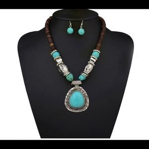 Silver Turquoise pendant set!